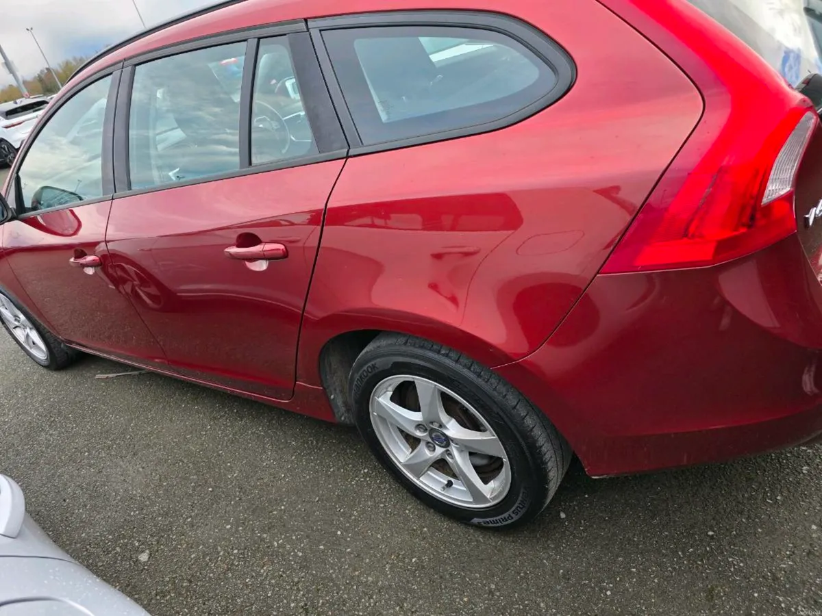 2015 VolvoV60 - Image 4