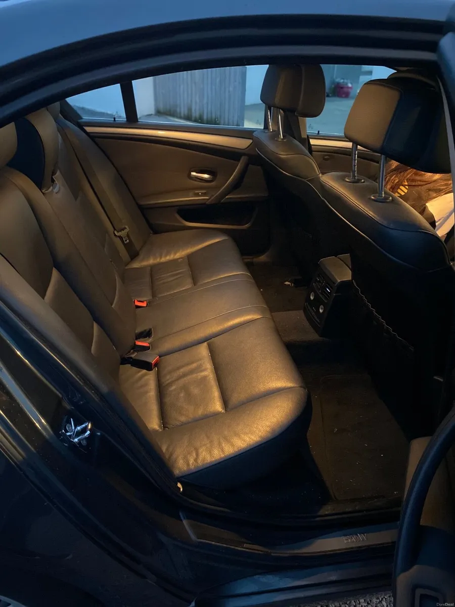 BMW 5-Series 2009 - Image 3