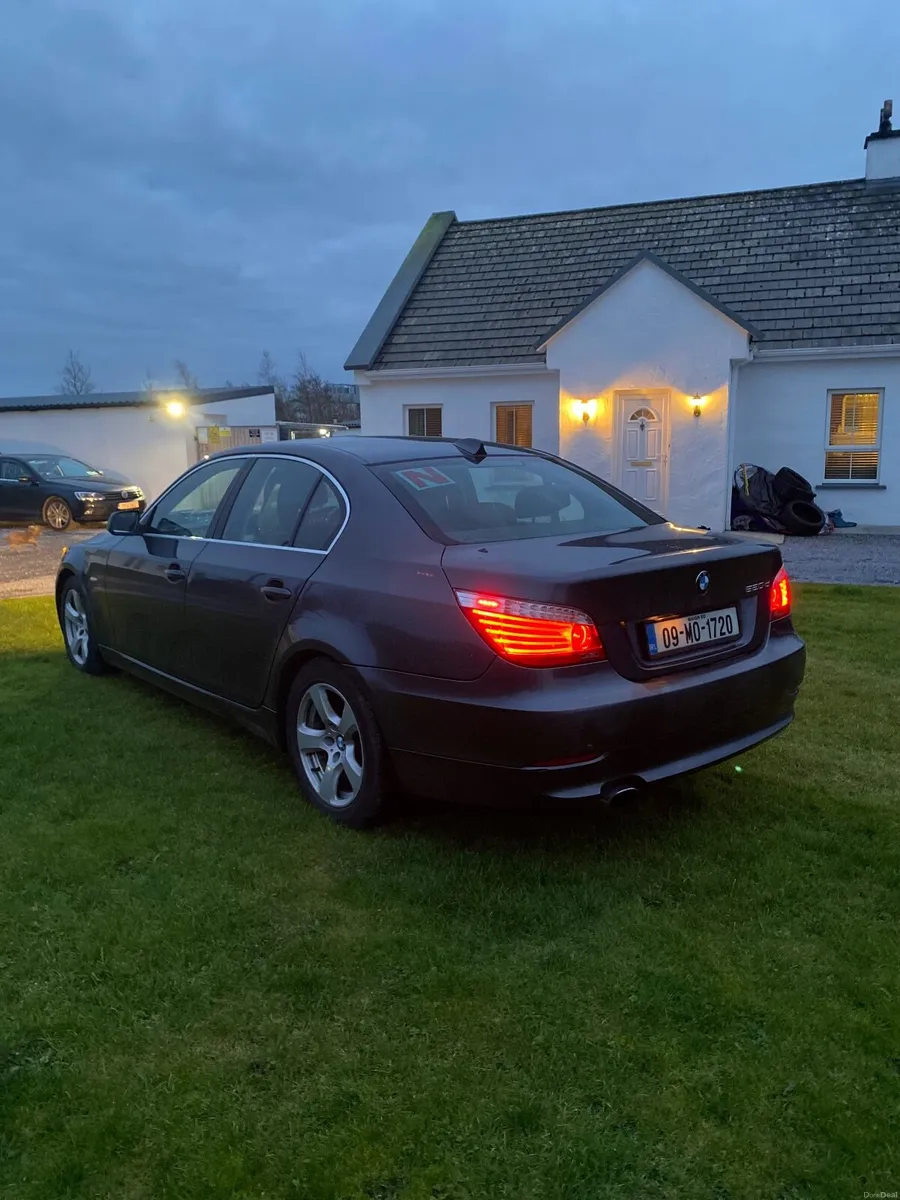 BMW 5-Series 2009 - Image 1