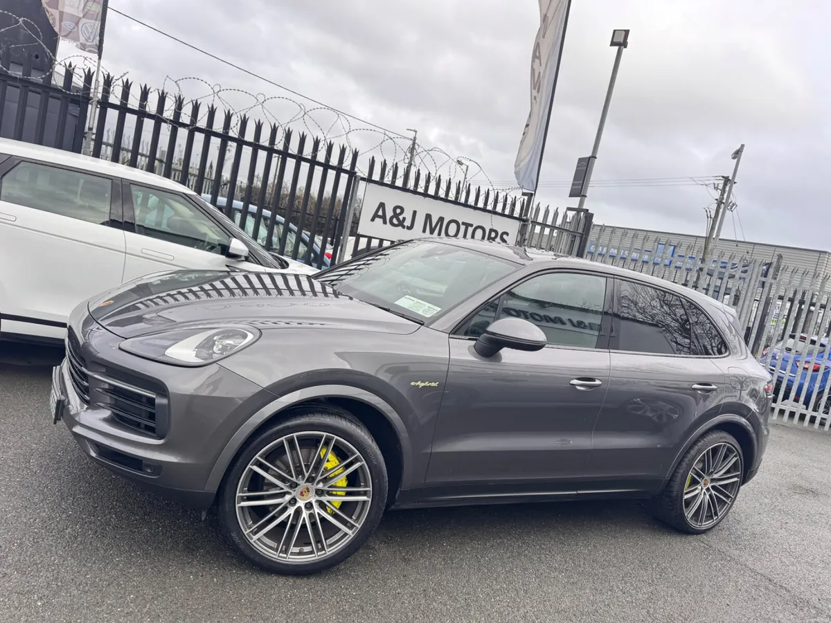 2020 Porsche Cayenne Hybrid Glass Roof - Image 2