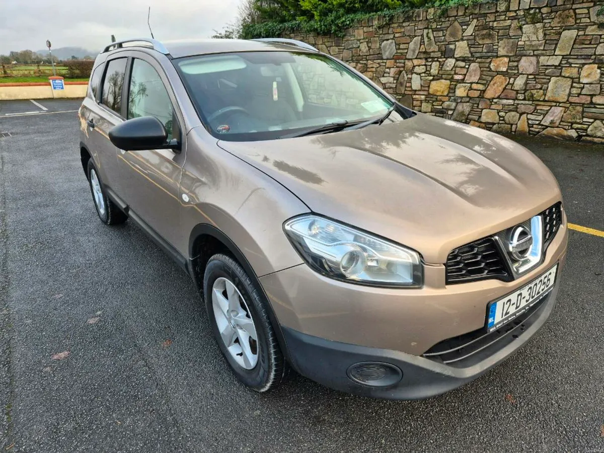 Nissan Quasqai 7 Seater - Image 1