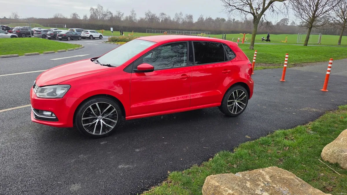 Volkswagen Polo 2015 - Image 2