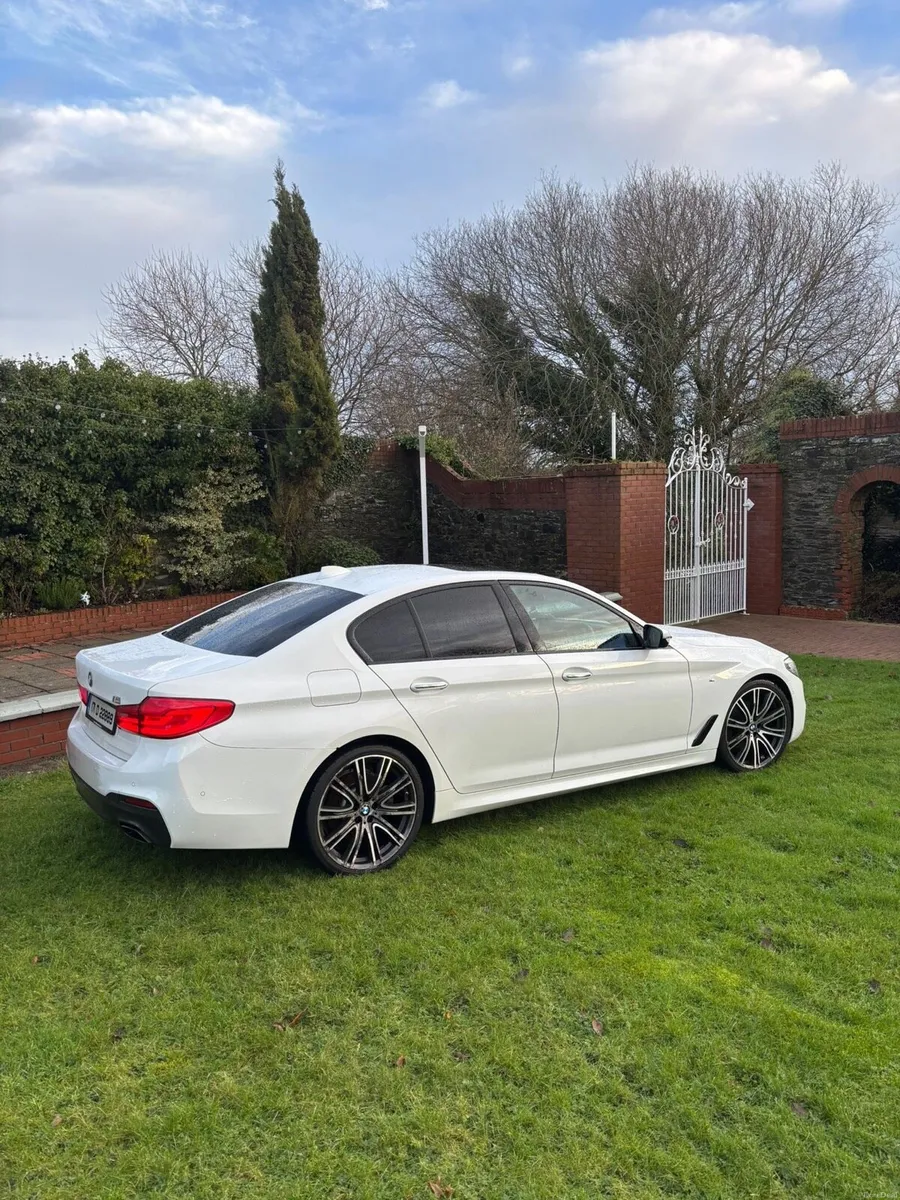 BMW 520d M SPORT*SUNROOF*CREAM LEATHER*WALNUTDASH - Image 2