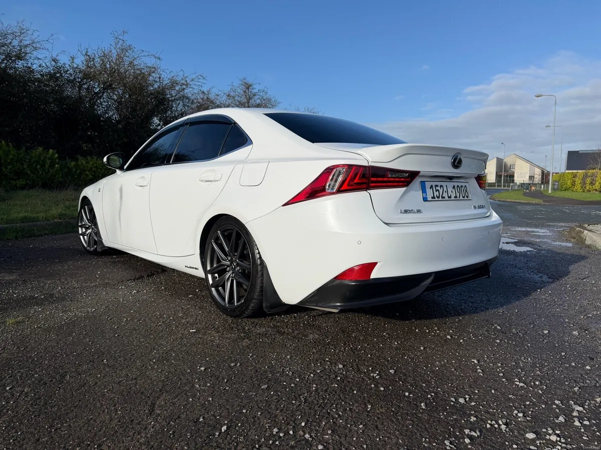 2015 Lexus IS300H F Sport - Image 4