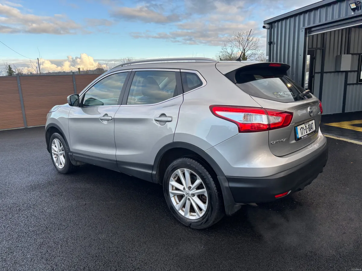 Nissan Qashqai 2017 1.2 Petrol Auto Pan Roof! - Image 3