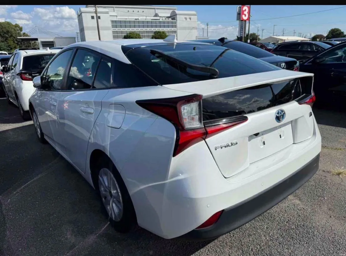 192 Toyota Prius Auto Hybrid Hi Spec Low Mileage - Image 2