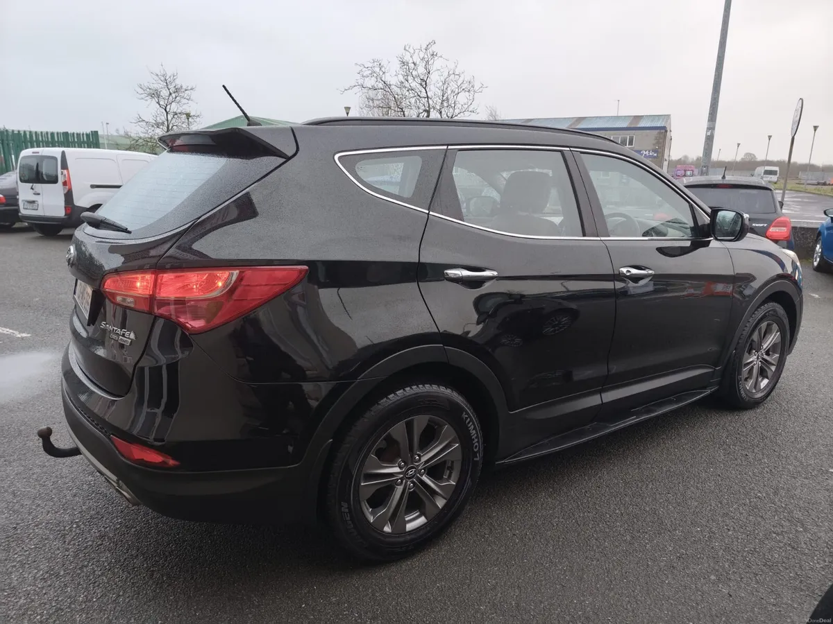 Hyundai Santa Fe 4 x 4 Top Spec 7 Seats New Nct !! - Image 3