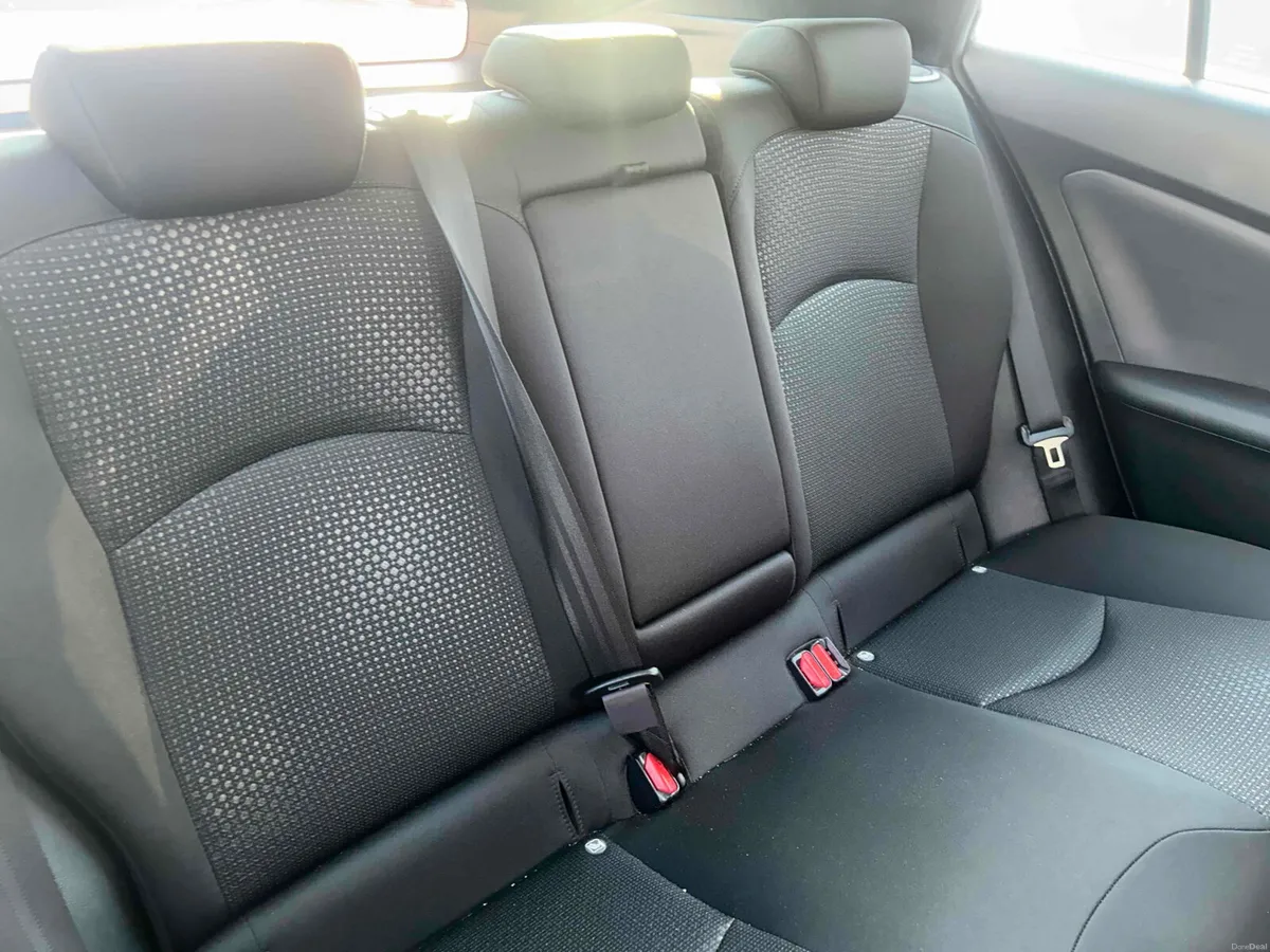 192 Toyota Prius Auto Hybrid Hi Spec Low Mileage - Image 3