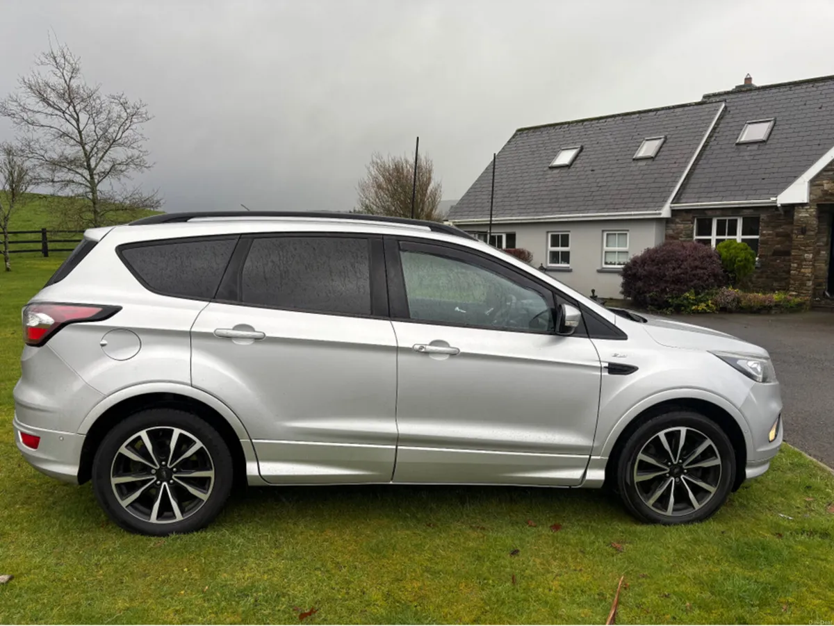 Ford Kuga ST-LINE 1.5 TDCI 120PS 6SPEED FW FWD 4SP - Image 4