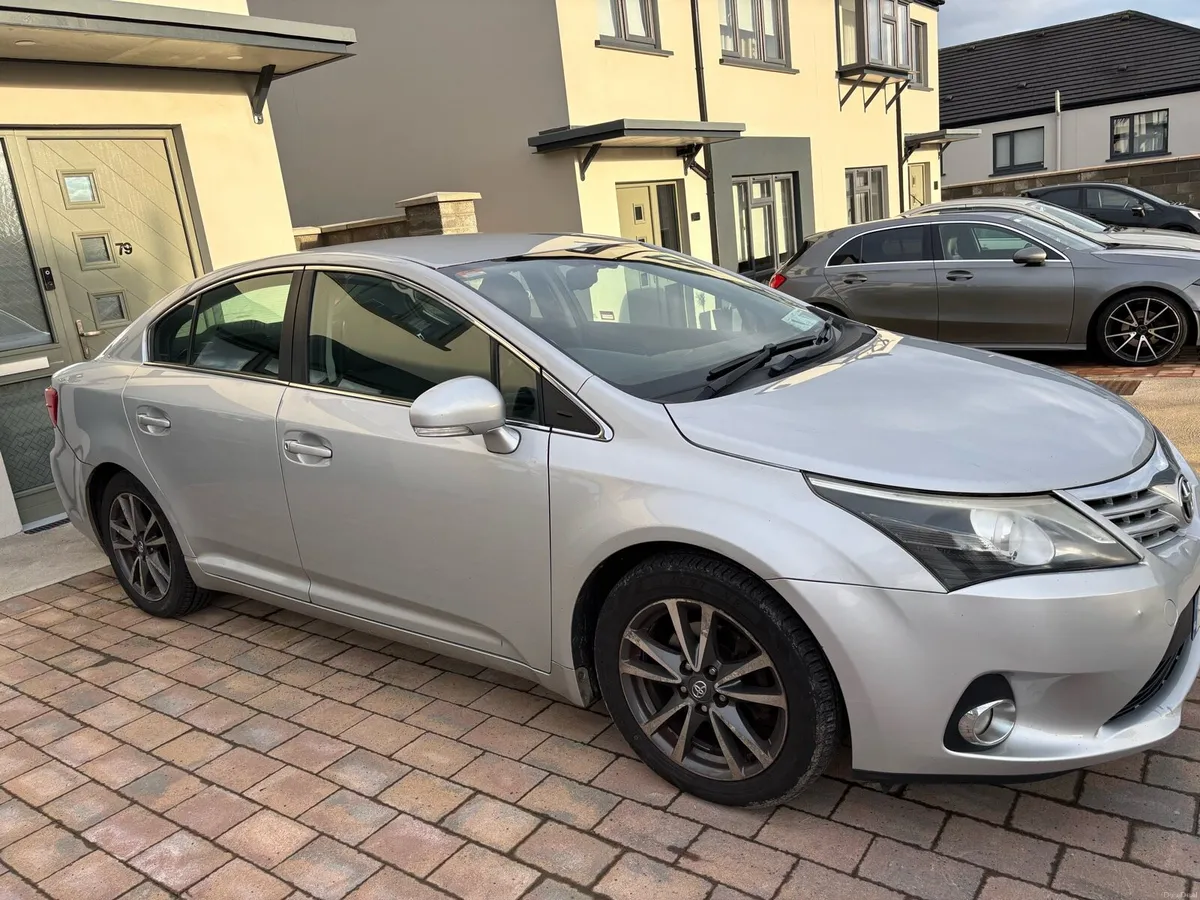 Toyota Avensis 2012 - Image 2