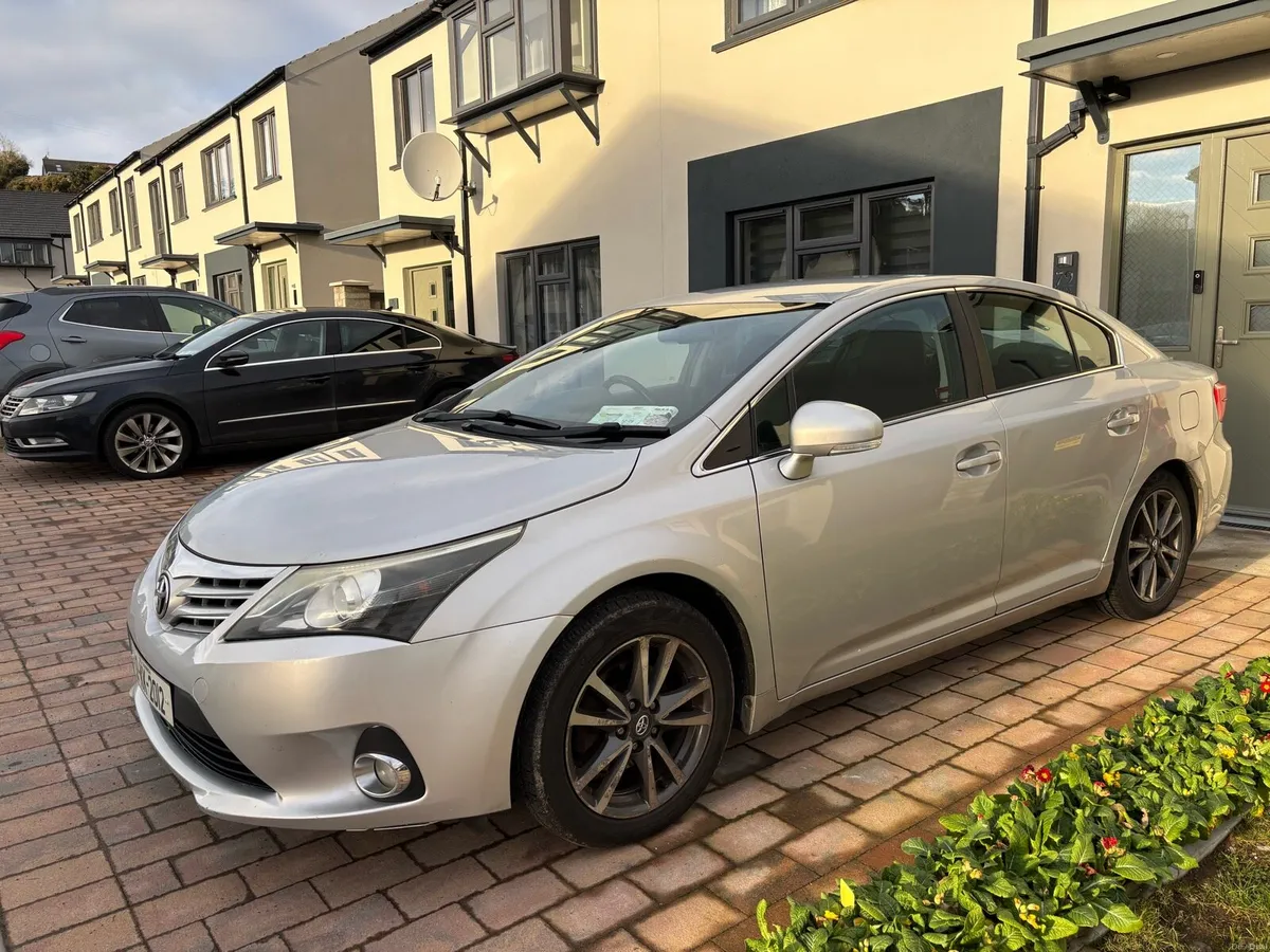 Toyota Avensis 2012 - Image 1