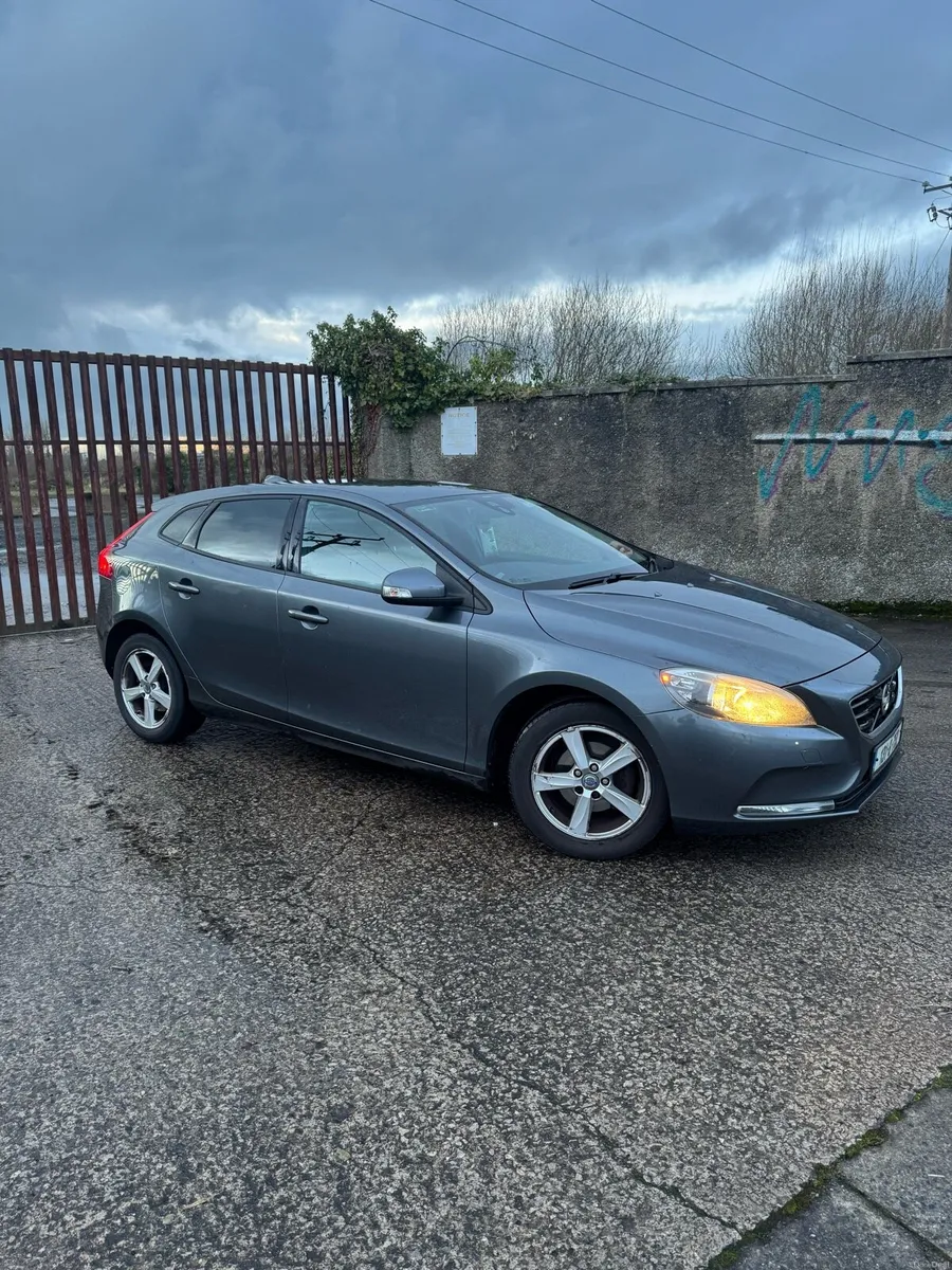 131 Volvo V40 D2 1.6 Diesel - Image 1
