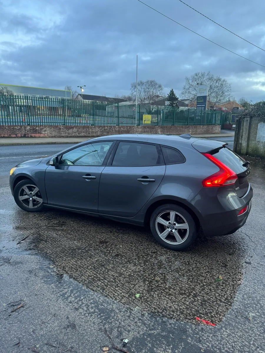131 Volvo V40 D2 1.6 Diesel - Image 4