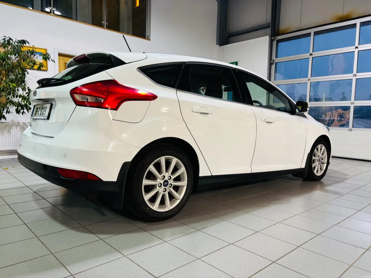 Ford Focus 2018 Titanium - Image 2