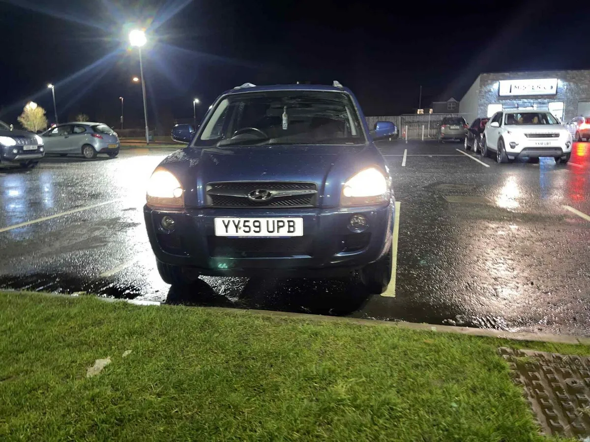 Hyundai Tucson AWD 2010 - Image 2