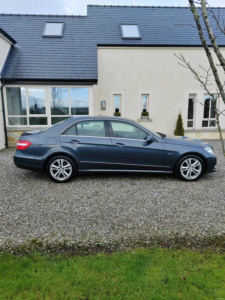 Mercedes-Benz E-Class 2012 - Image 2