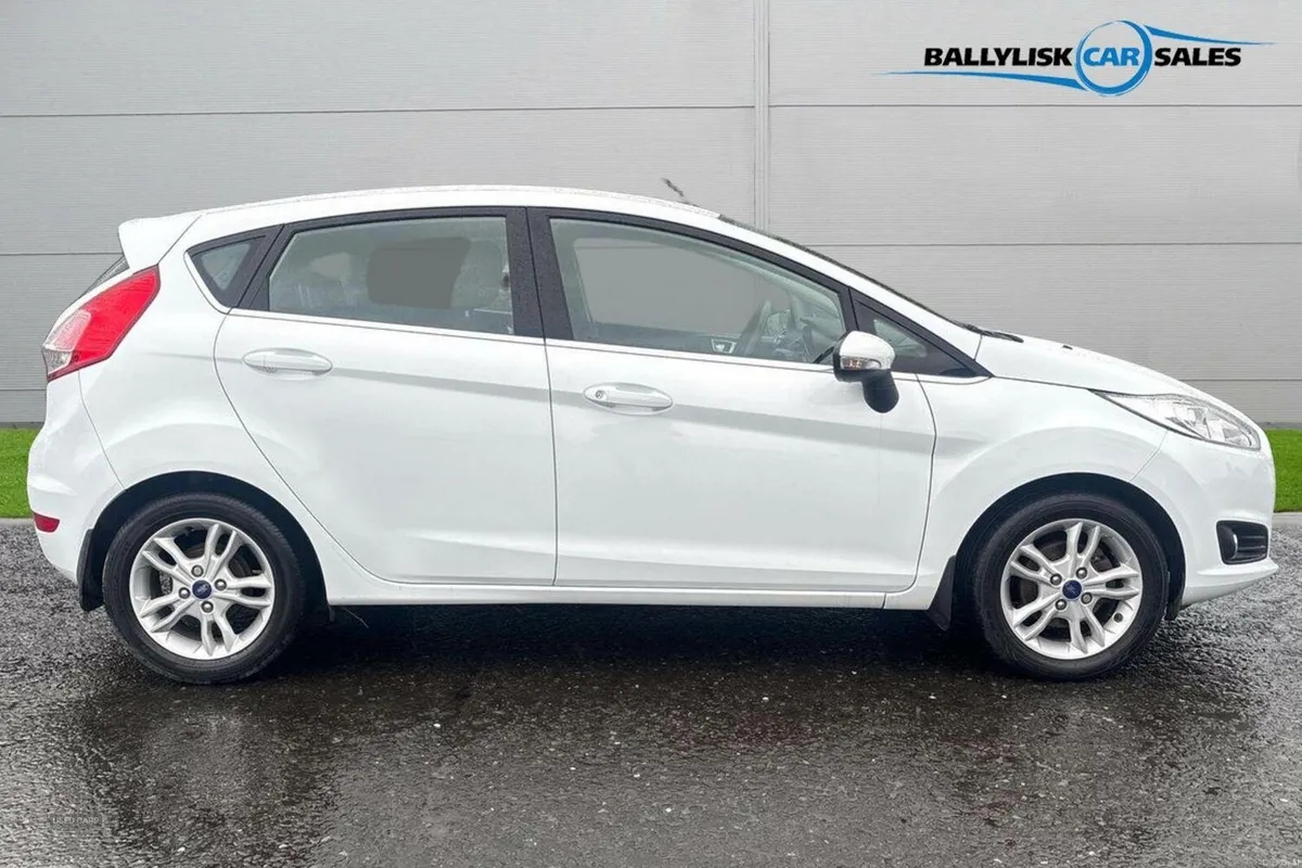 Ford Fiesta 1.25 82PS Zetec in White with 67K - Image 3