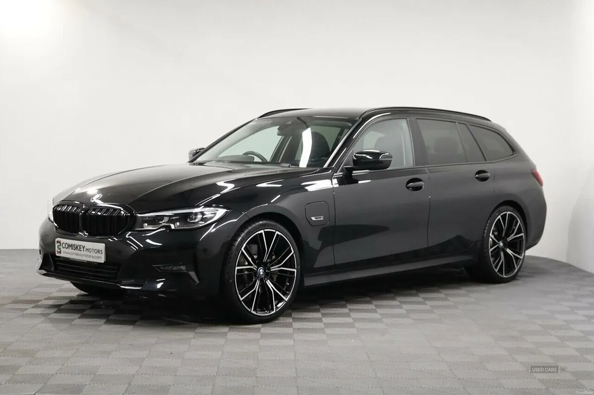 BMW 3-Series 330e SE Pro - Image 4