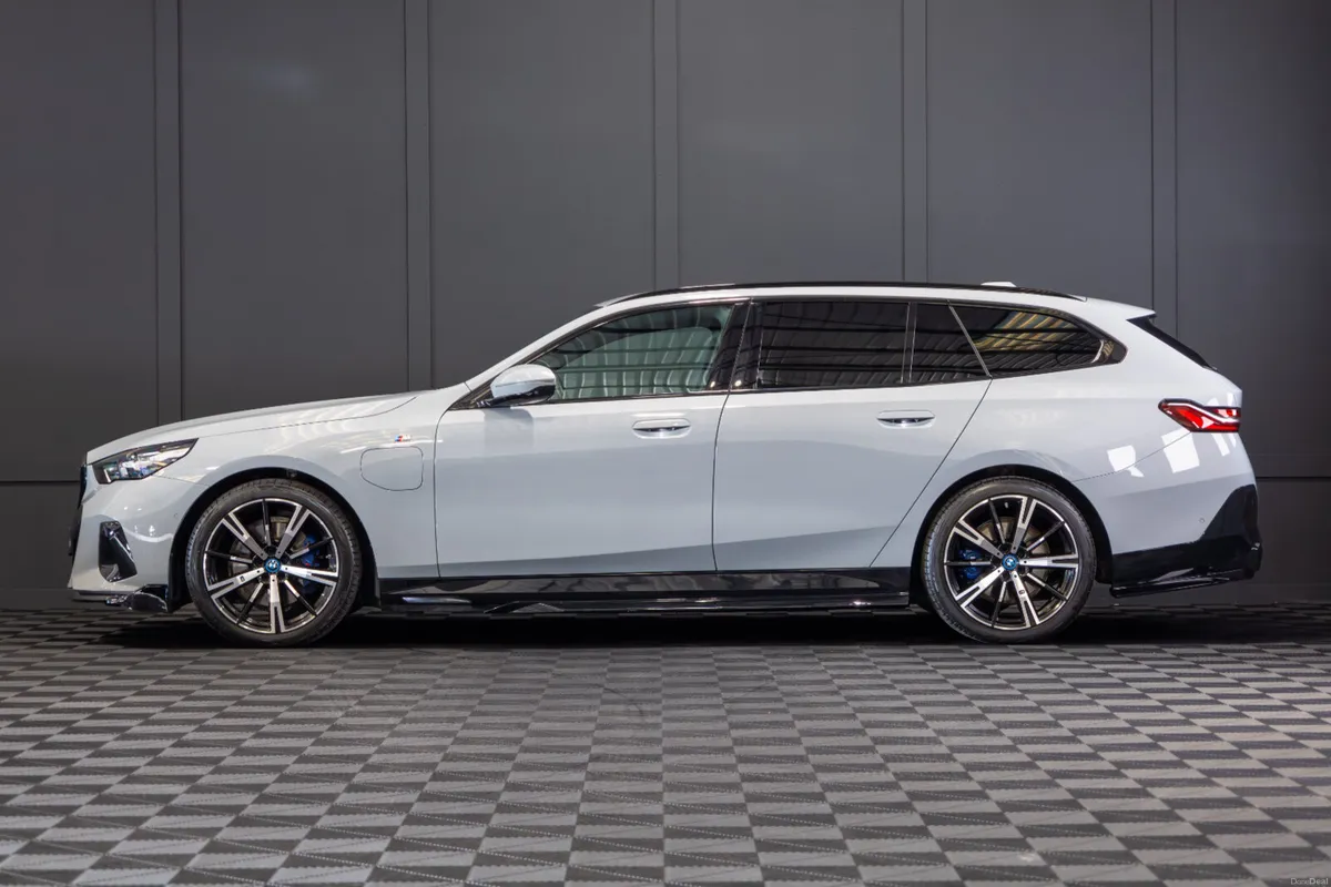2025 BMW 5-Series 530e M-Sport (G61) - Image 3