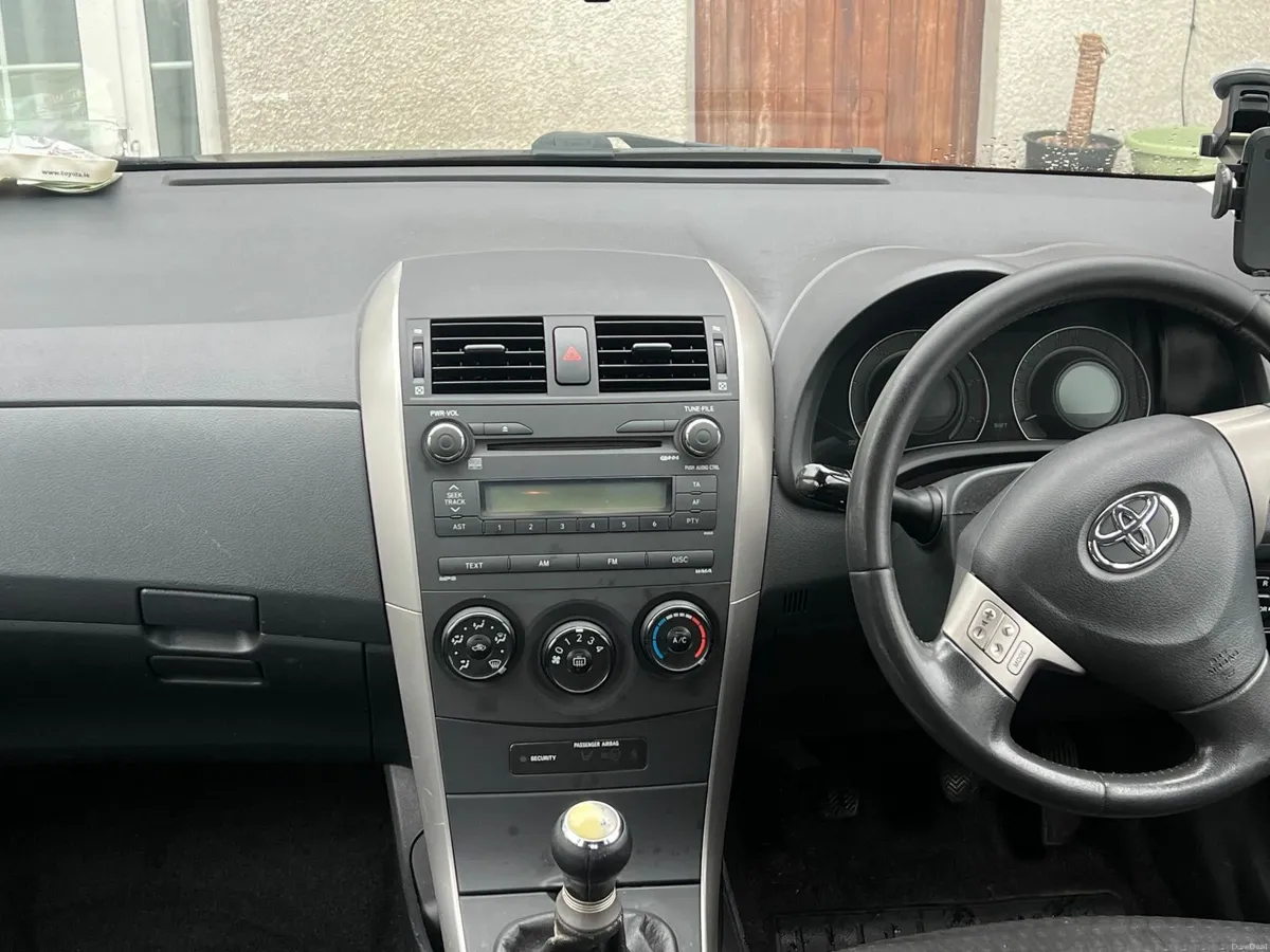 Toyota Corolla 2009 - Image 2