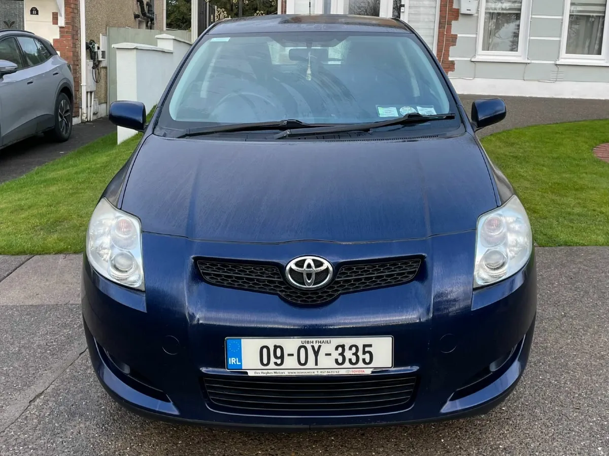 Toyota Auris 2009 - Image 2