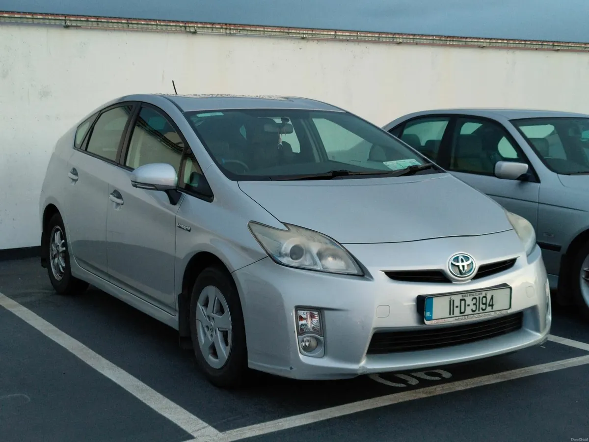 Toyota Prius 2011 - Image 2