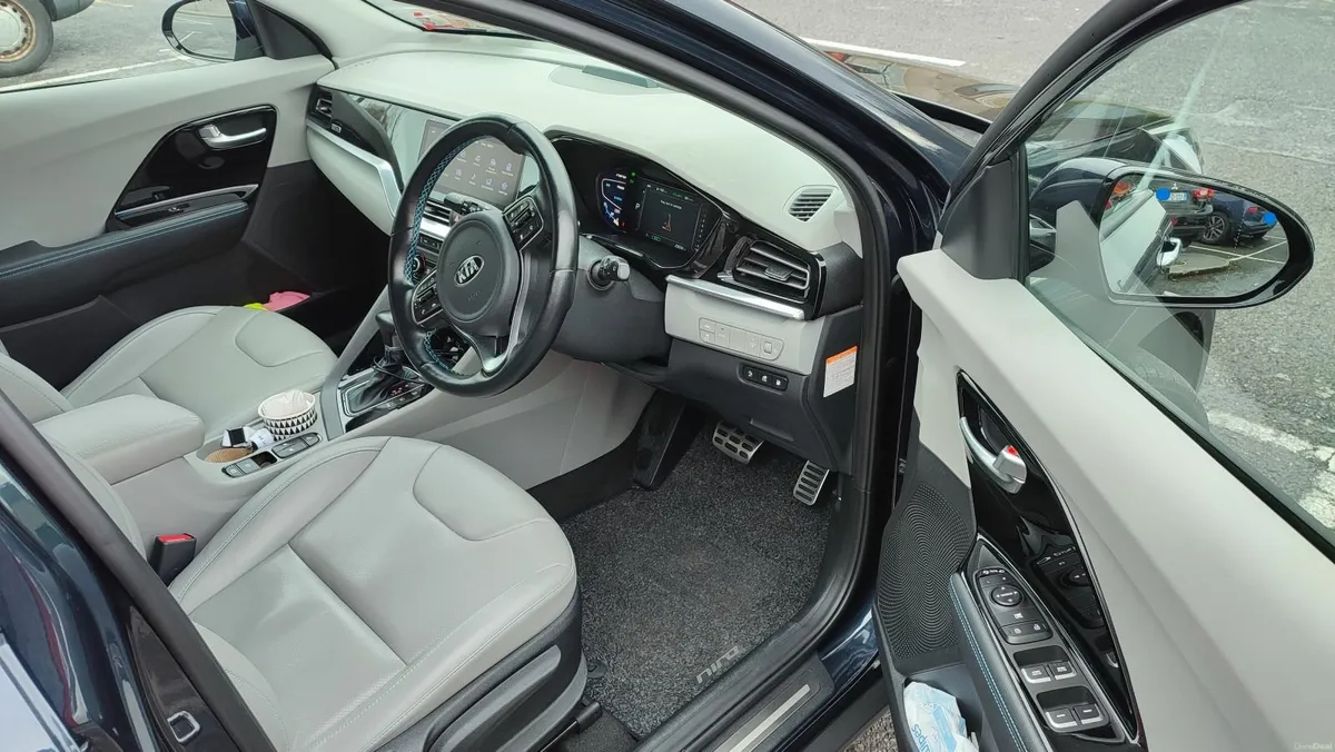 Kia Niro 2021 * Tiny Mileage * Plug-in Hybrid - Image 4