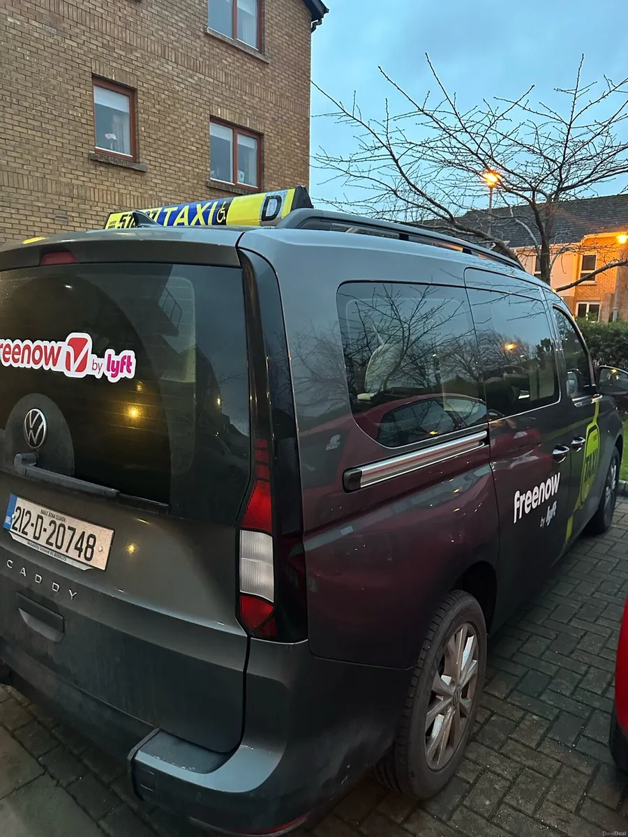 volkswagen caddy maxi life wheelchair taxi - Image 4