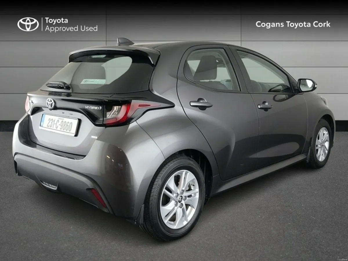 Toyota Yaris HYBRID LUNA - Image 2
