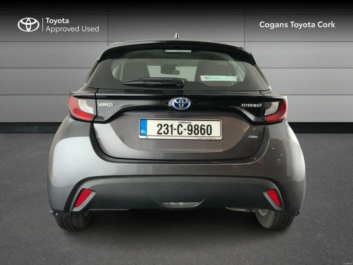 Toyota Yaris HYBRID LUNA - Image 4