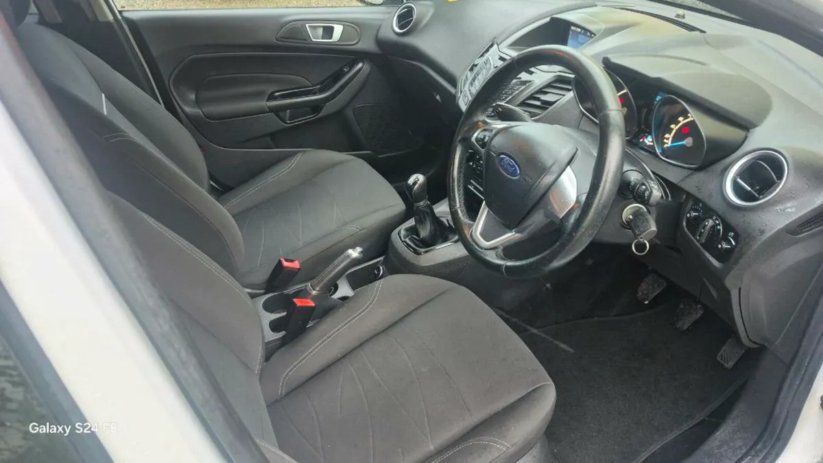 Ford fiesta - Image 4