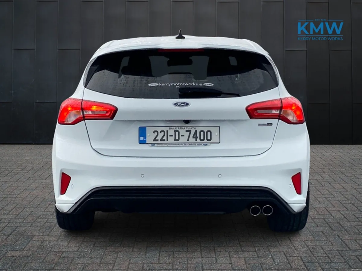 Ford Focus ST-Line 1.0 MHEV 125BHP.. 18 Alloys and - Image 5
