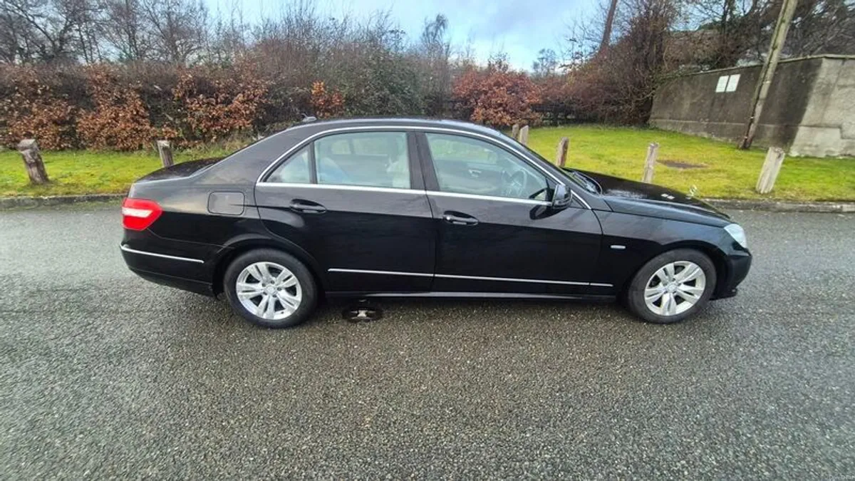 2010 Mercedes-benz E-class - Image 3