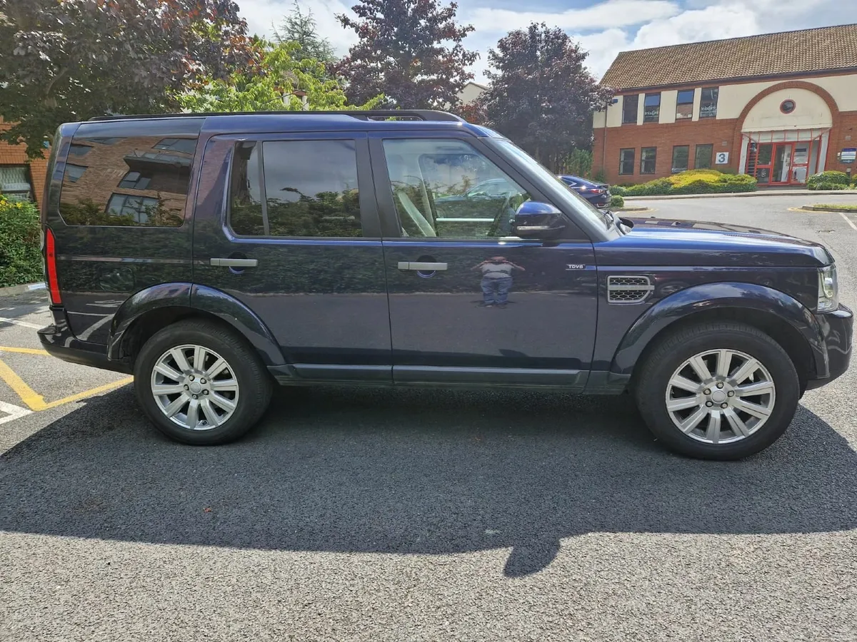 Land Rover Discovery 2016. **Business Class** - Image 2