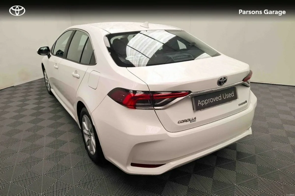 Toyota Corolla LUNA SALOON 4DR AUTO - Image 2