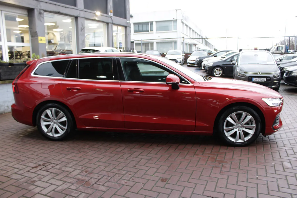 2.0T5 MOMENTUM EDITION 5DR ESTATE AUTOMATIC // VER - Image 3