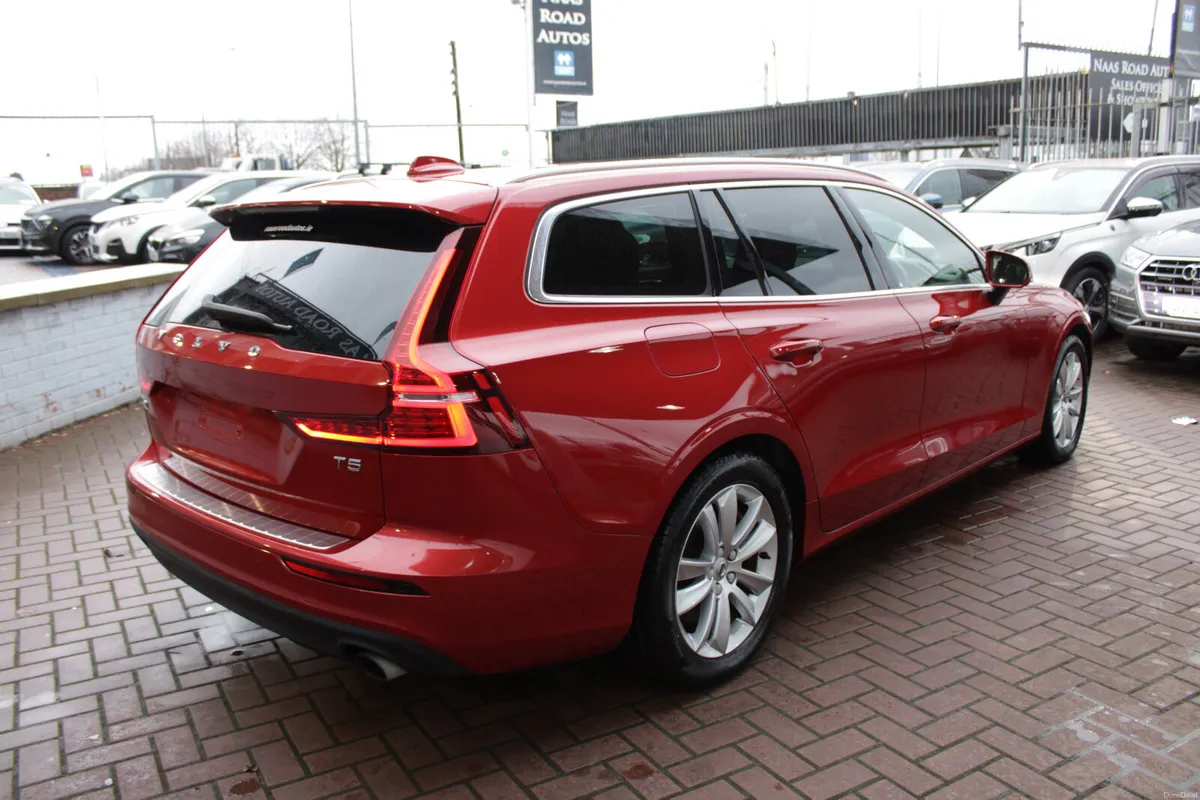 2.0T5 MOMENTUM EDITION 5DR ESTATE AUTOMATIC // VER - Image 4
