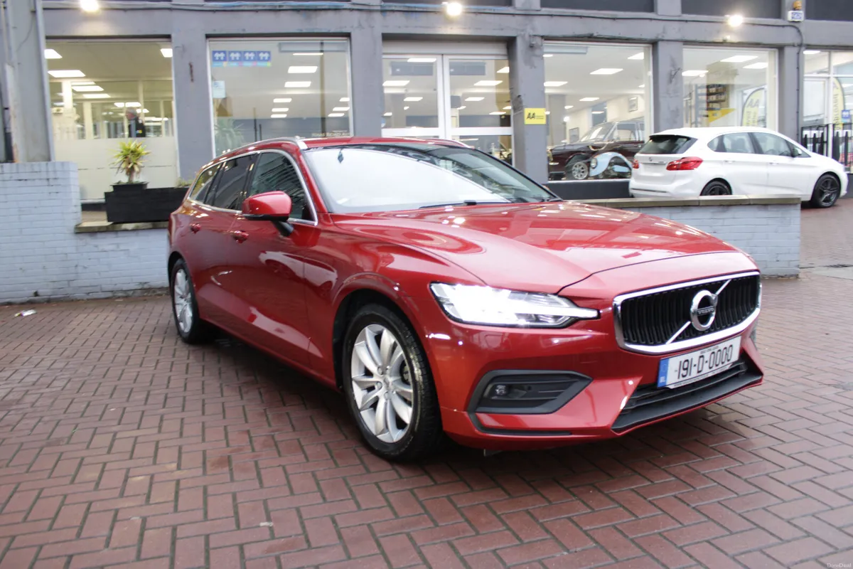 2.0T5 MOMENTUM EDITION 5DR ESTATE AUTOMATIC // VER - Image 1