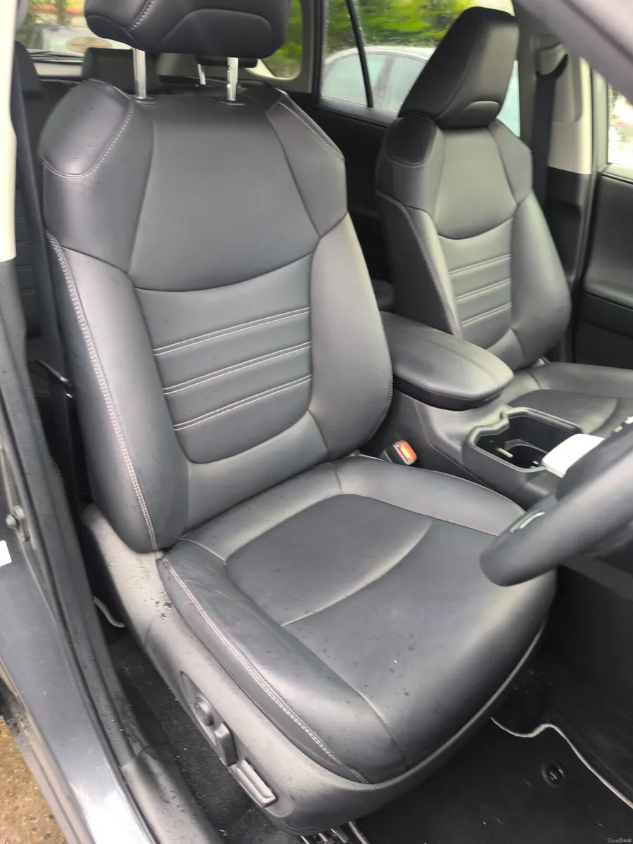 241 Toyota RAV4 SOL HYBRID - Image 4