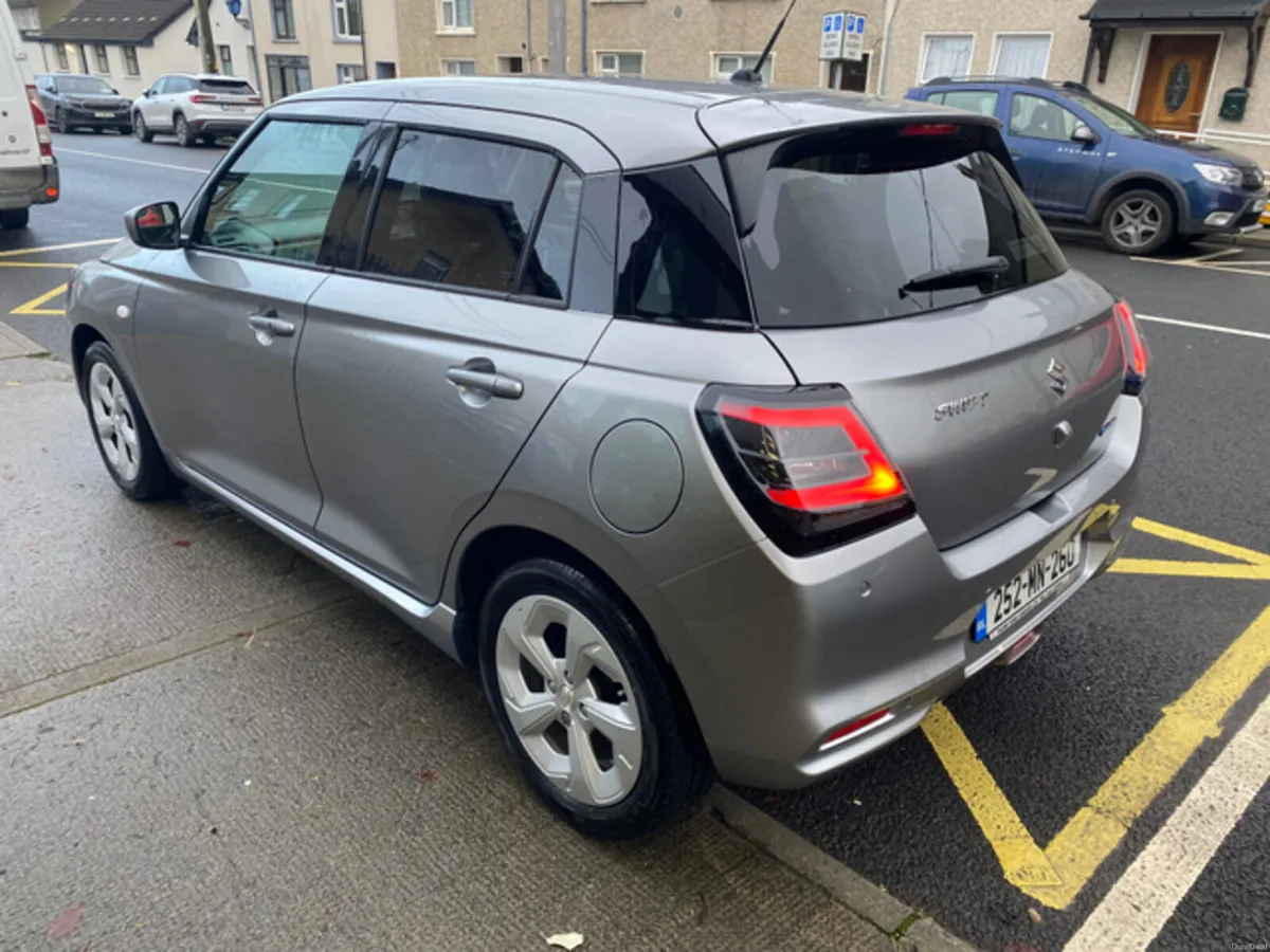 Suzuki Swift 2025 Automatic - Image 3