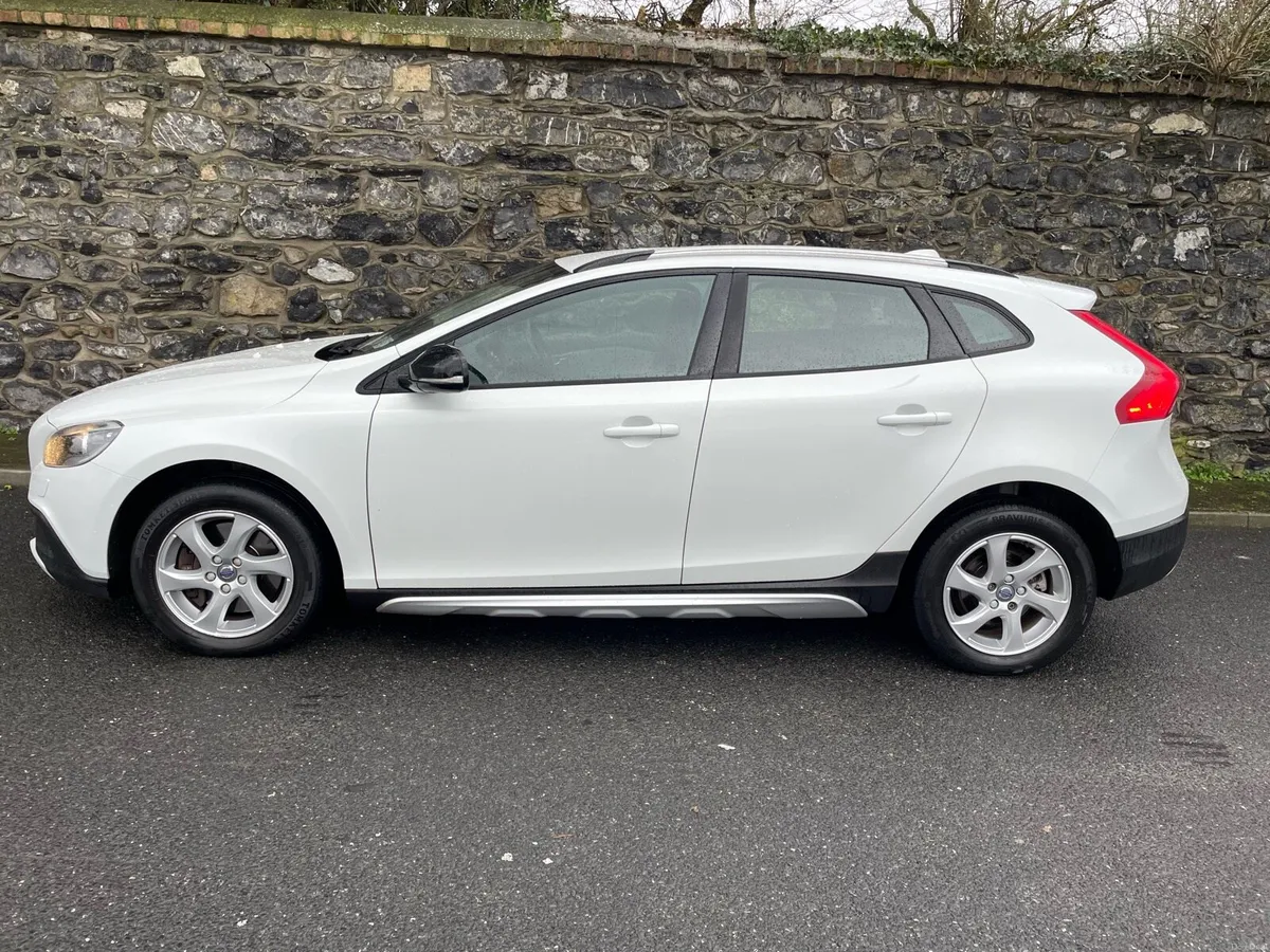 Volvo V40 D2 - Image 3