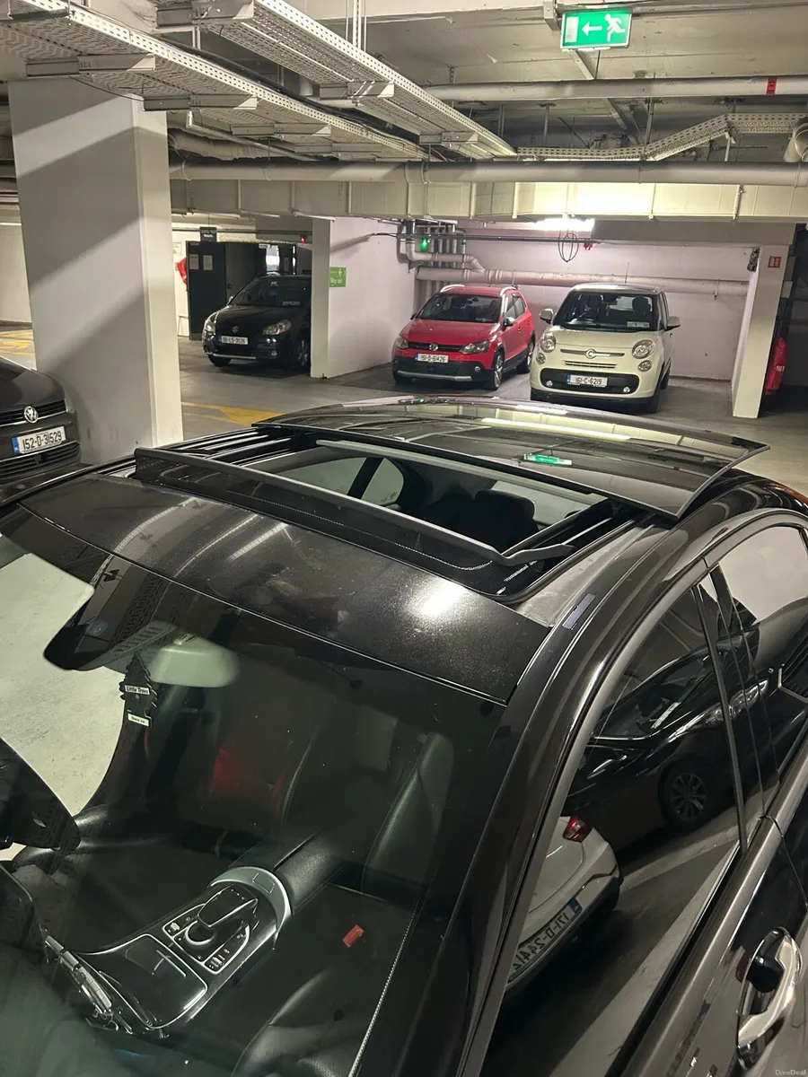 Mercedes C350e Plug-in hybrid, LOW MILEAGE - Image 4