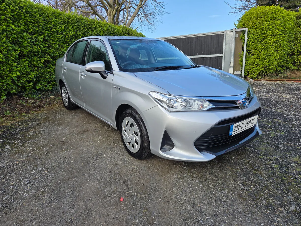 Toyota Corolla Axio Hybird - Image 2