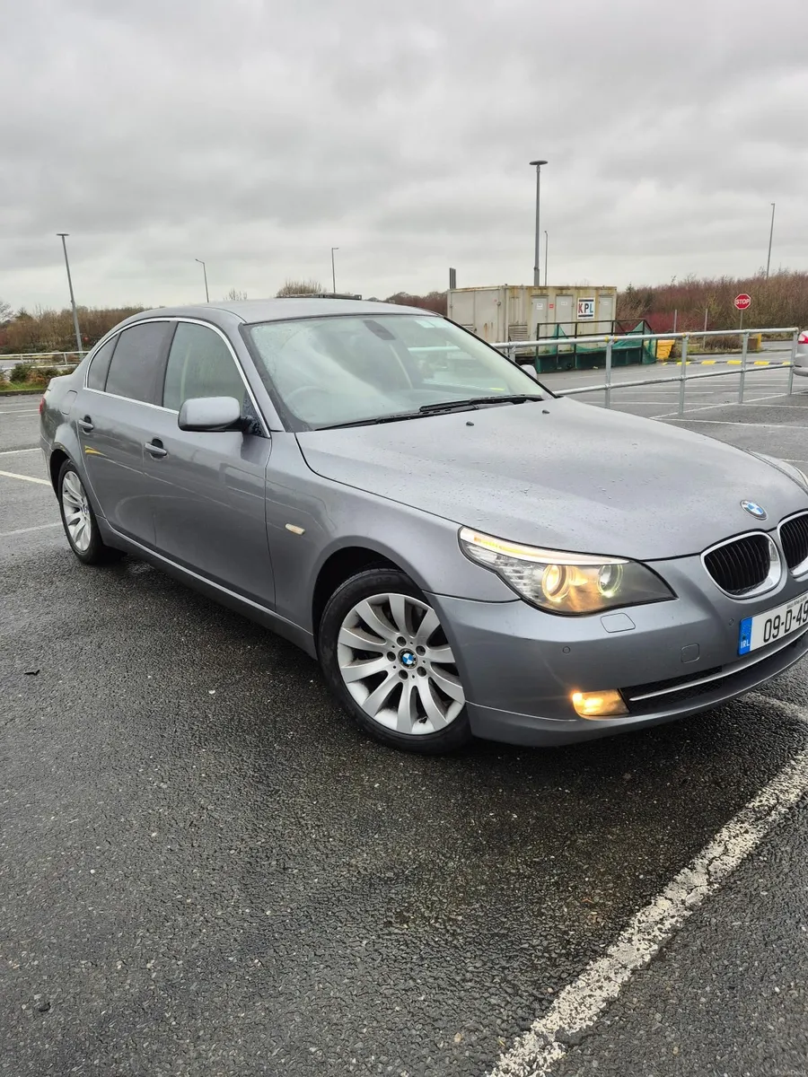 BMW 5-Series 2009 - Image 1