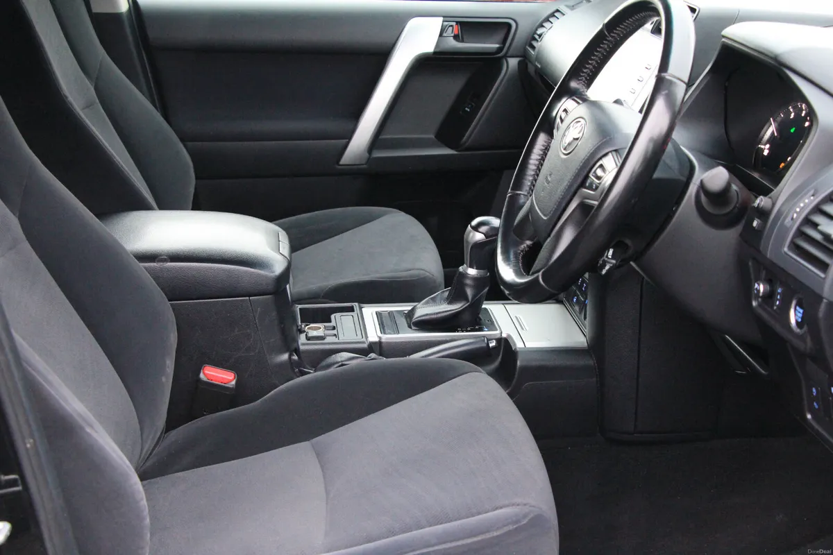 Landcruiser LWB Auto * 2 Seat* 1 owner from new * - Image 3