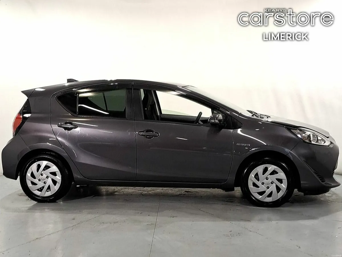 Toyota Aqua 1.5 HYBRID AUTO - Image 2