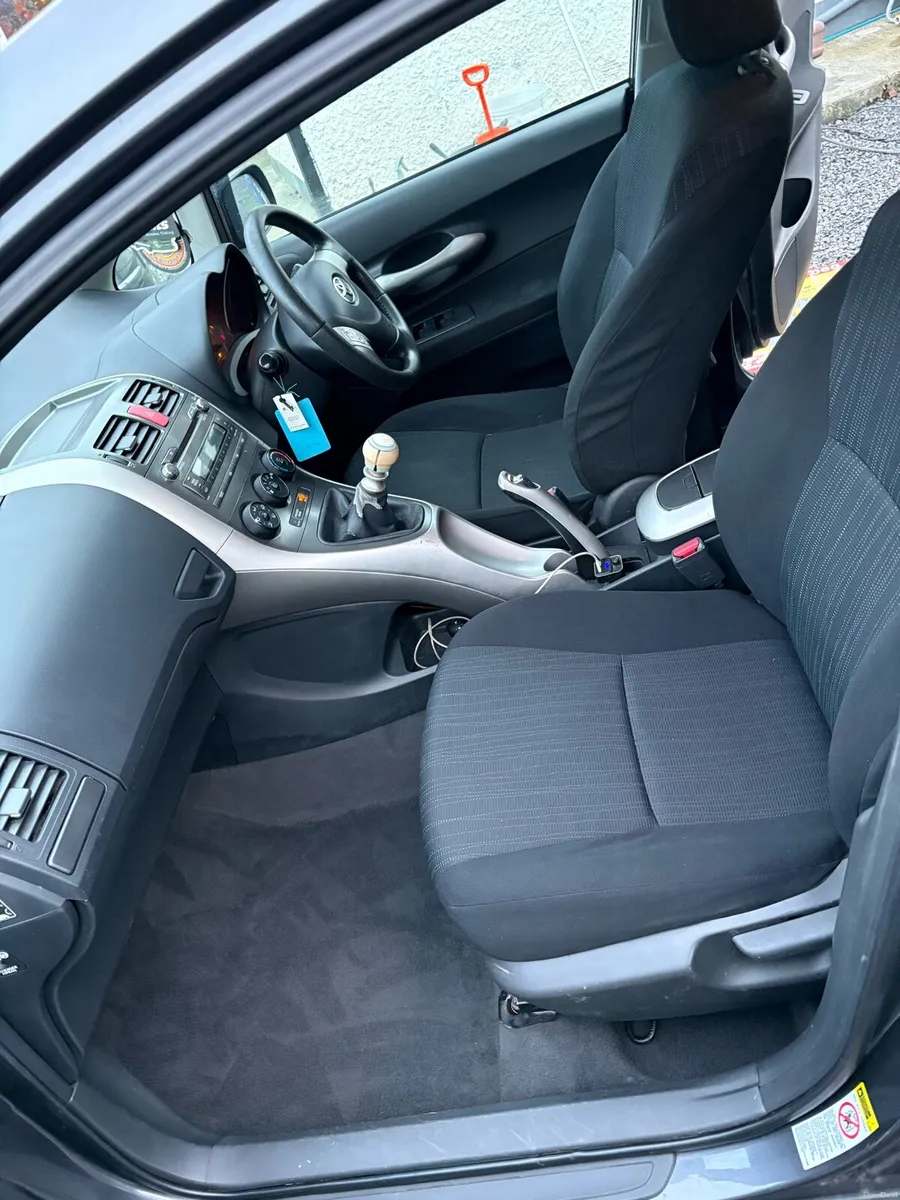 Toyota auris 2.0 diesel - Image 4