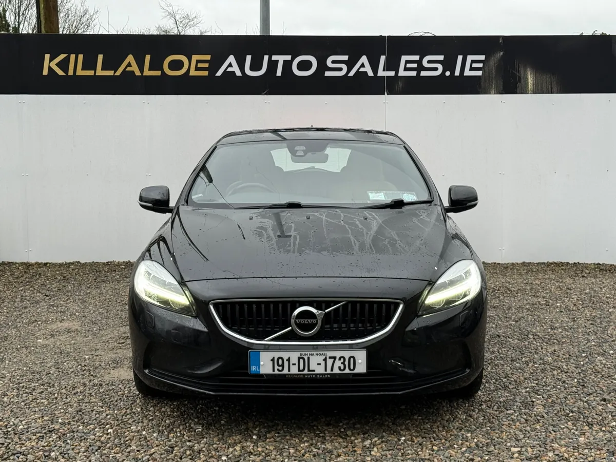 2019 Volvo V40 2.0D Manual (Top Spec) - Image 2