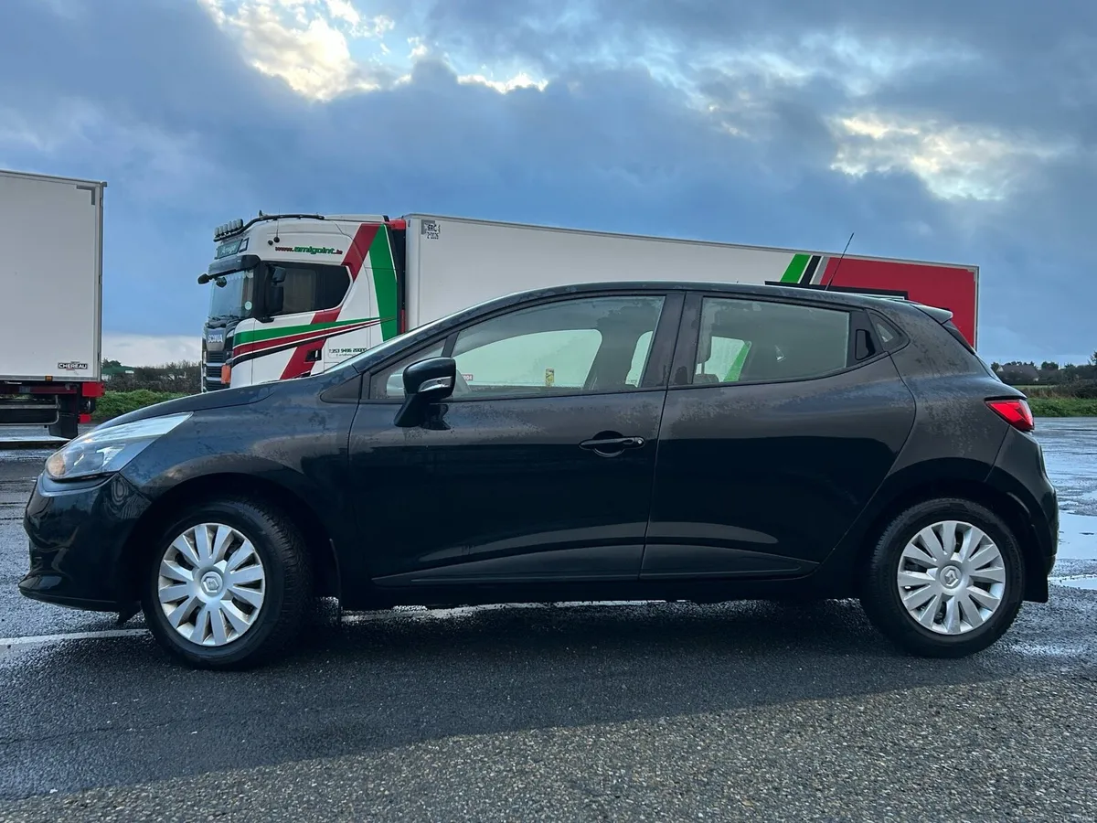 161 Renault Clio New NCT 03/27! - Image 4