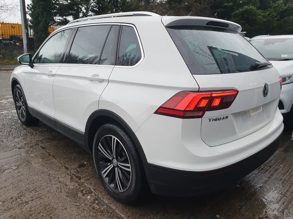 2018 VOLKSWAGEN TIGUAN SE 1.4 TSI *PAN ROOF* - Image 4